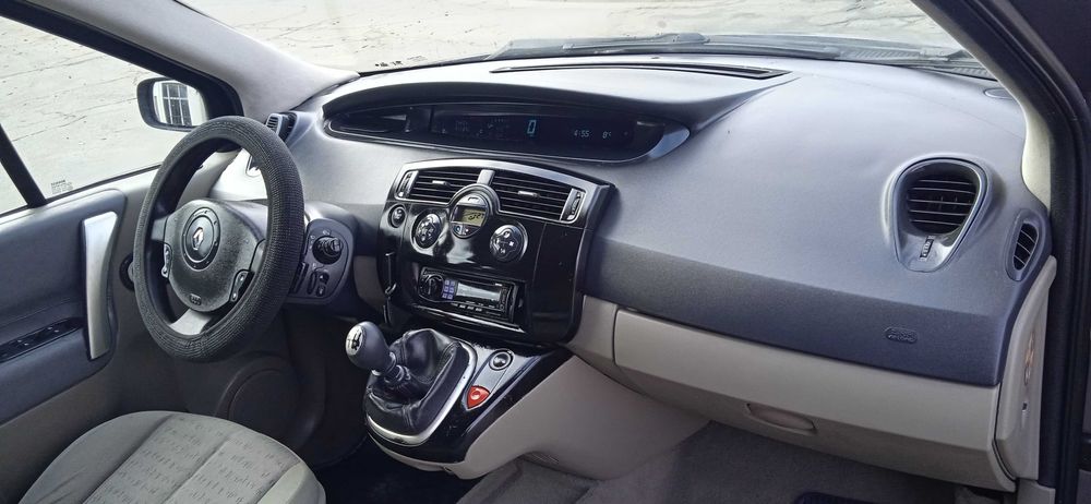 Мінівен Renault Scenic 2005 року. Двигун 1,5 DCI