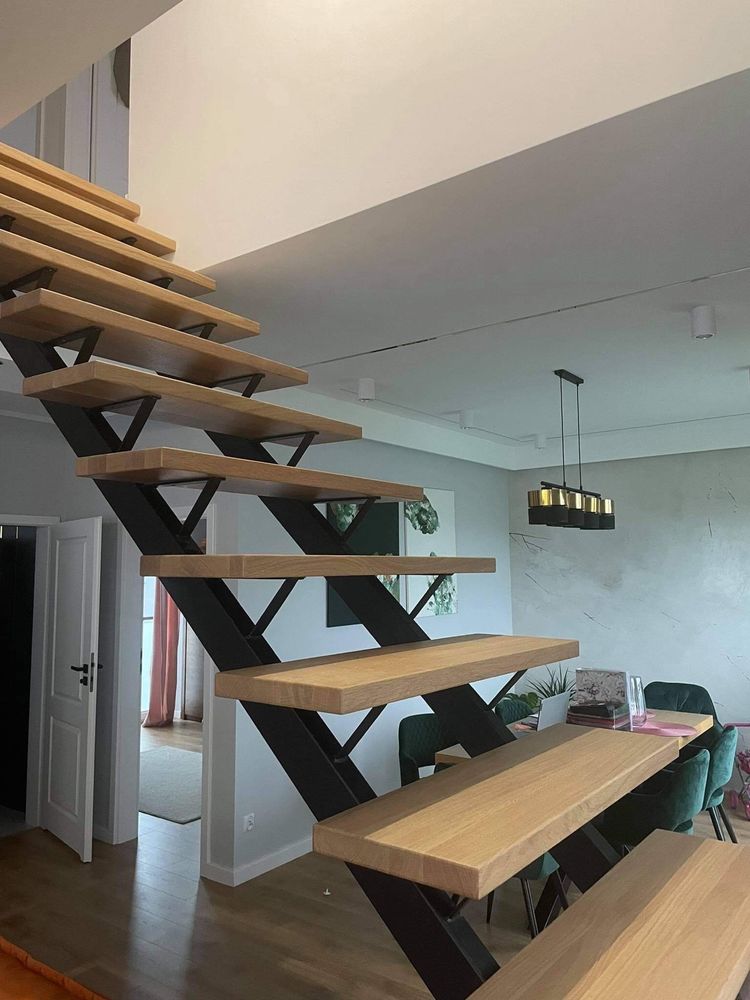 Schody drewniane, produkcja schodów, balustrad, meble drewniane