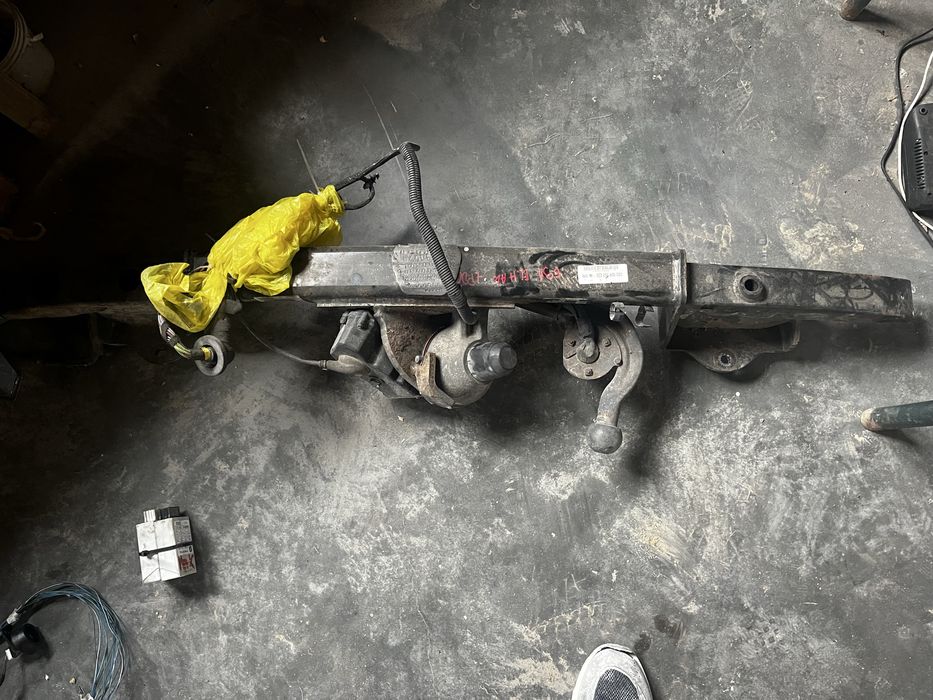 Zestaw Hak Elektryczny BMW E90 E91 Przycisk, kable, Belka, sterownik