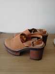 Sapatos /sandálias compensadas. Novas N 40