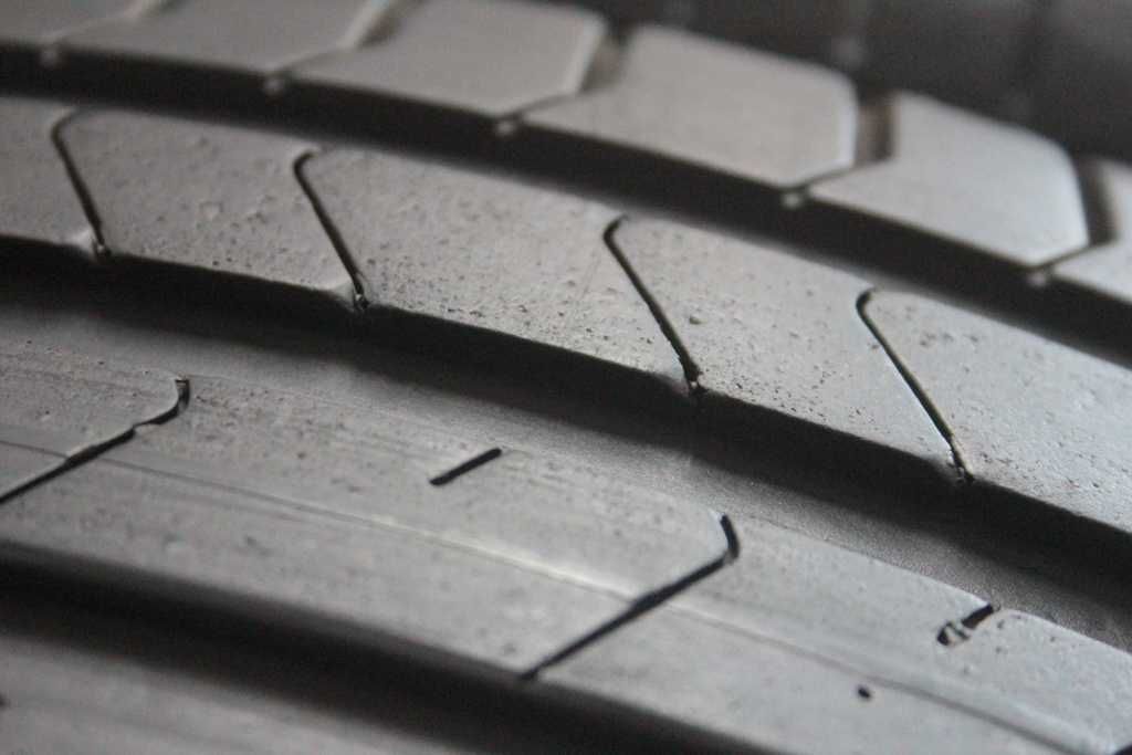 235/40/19 Pirelli P Zero 235/40 R19 96Y XL 2022r