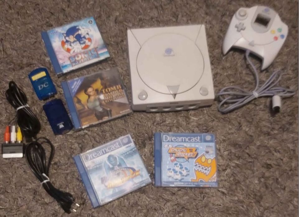 Dreamcast com Jogos e cartões de memória.