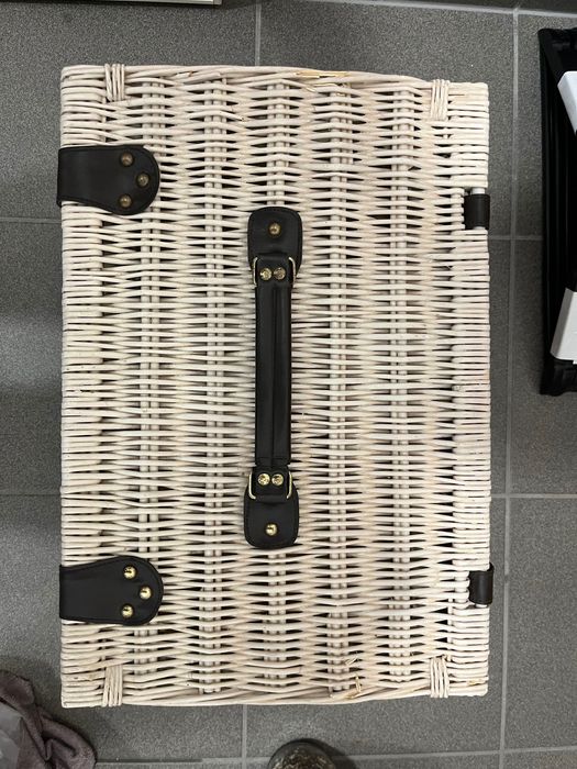 Kosz piknikowy z wyposażeniem