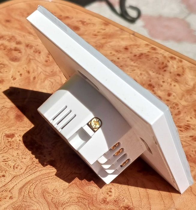 Вимикач сенсорний триклавішний з модулем WI-FI для штор