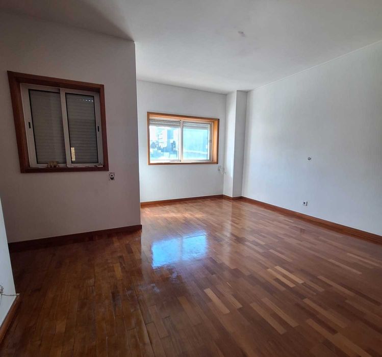 Arrenda-se Moradia T3