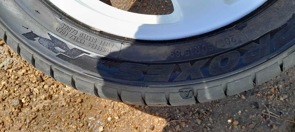 Conjunto de jantes de liga novas marca Compomotive com pneus Toyo T1R