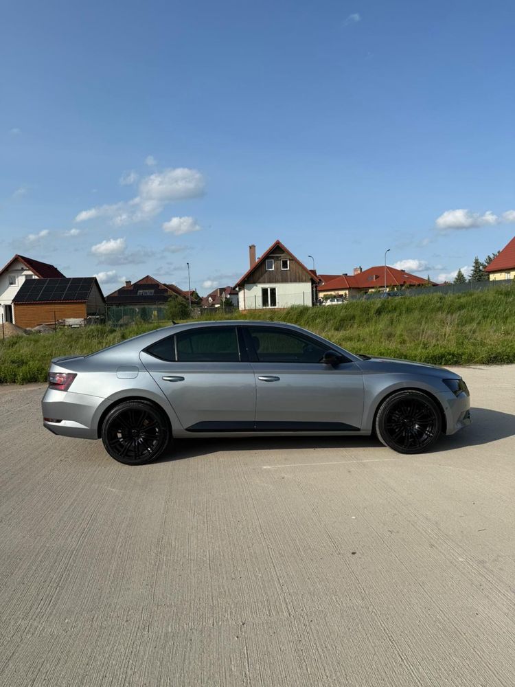 Skoda Superb 2.0 dsg idealny stan bogate wyposażenie