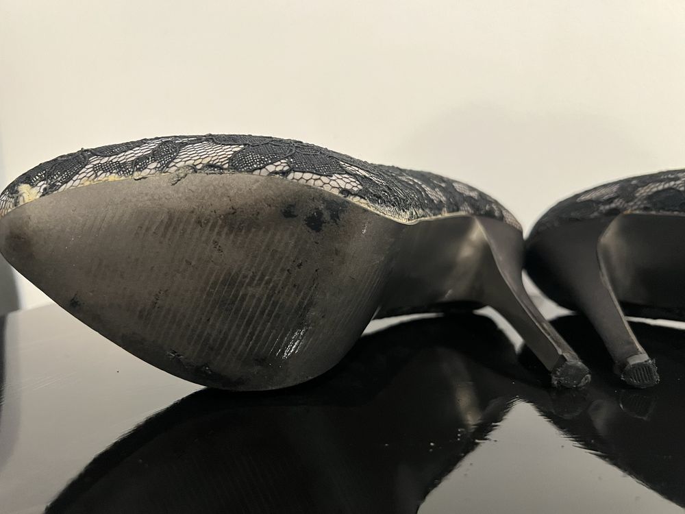 Sapato de salto Calçado Guimarães com renda