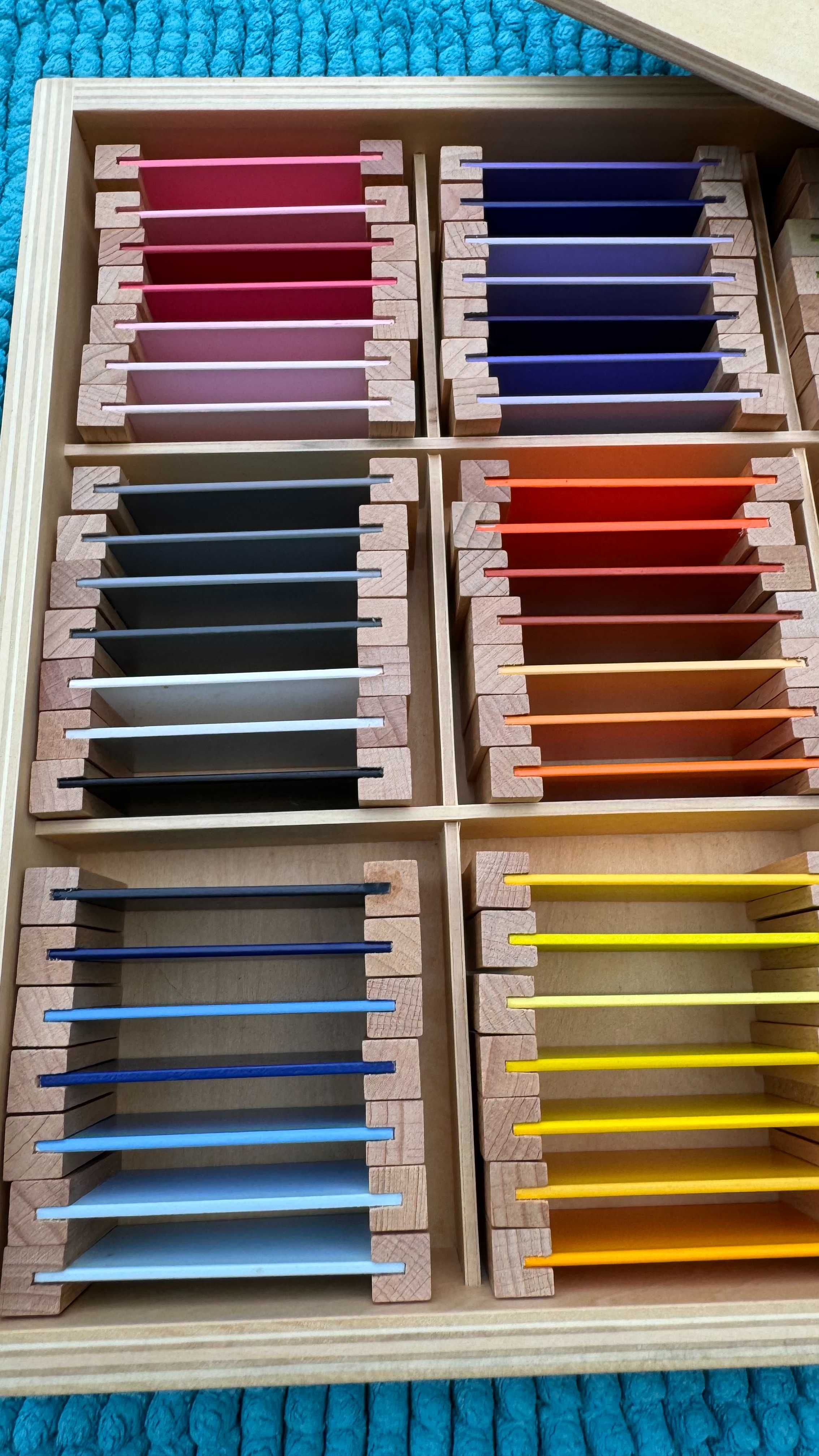 Caixa de Cores III com 63 Tábuas de Madeira | Montessori