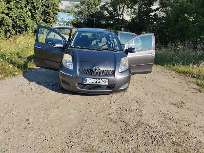 Sprzedam Toyotę Yaris II, 1.3 (100 KM), 2009 r., 160 tys. km