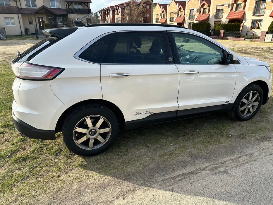 Ford Edge 2.0 L Benzyna 245 Km 4X4 biała perła.