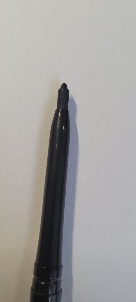 Opalizująca konturówka Midnight Avon