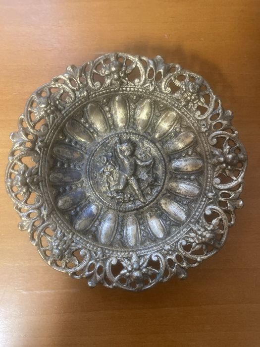 Mosieżna Patera w stylu secesyjnym cherubin