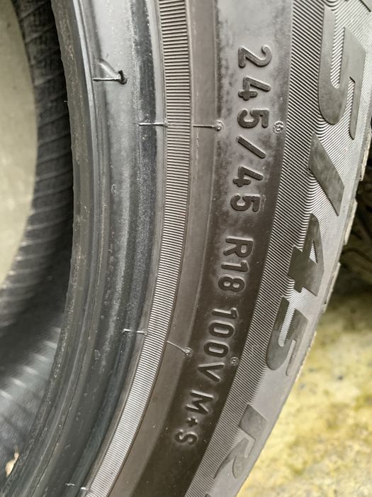 Зимова резина Pirellii 245/45/r18 2020 року