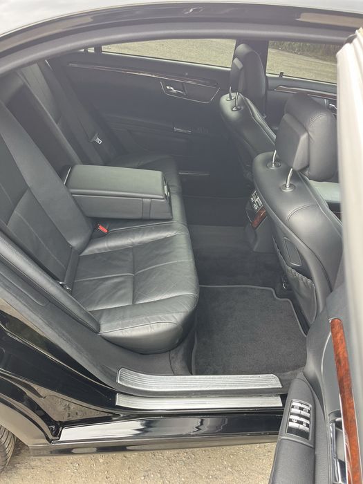 Mercedes.     w221   s-class!