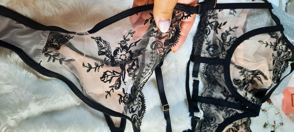 komplet bielizny elegancki gorsetowy beż czarny