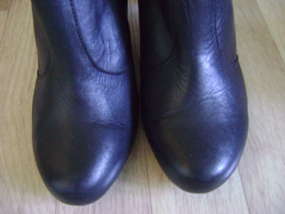 ботинки женские демисезон.JUMEX р 39(25 см) и Clarks 40 (26 см)