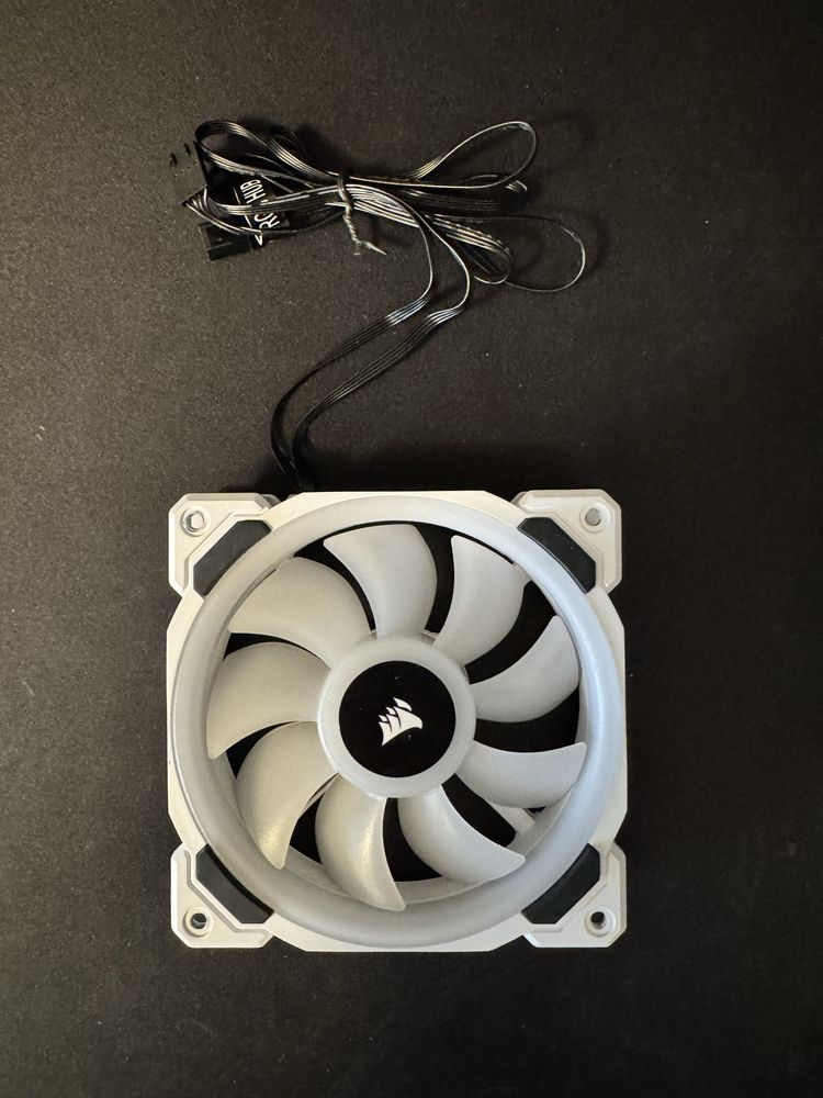 Wentylatory Corsair LL120 RGB 3 + 1 gratis białe