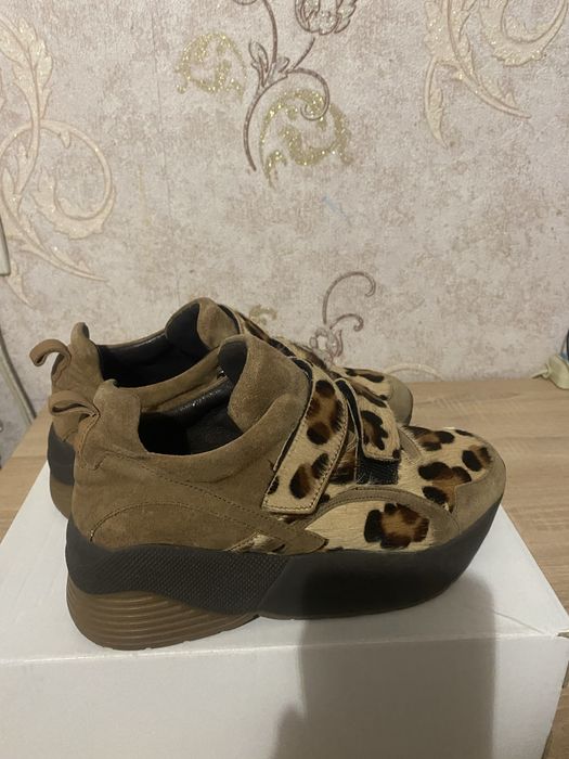 Продам замшевые кросовки 38 р