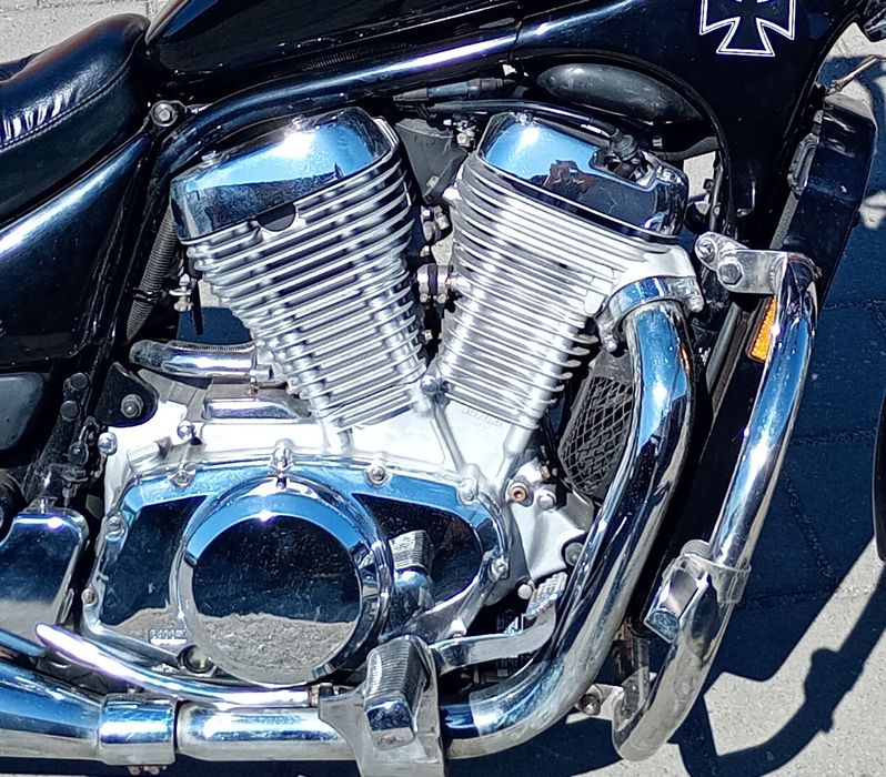 Suzuki Intruder vs 800 Bobber