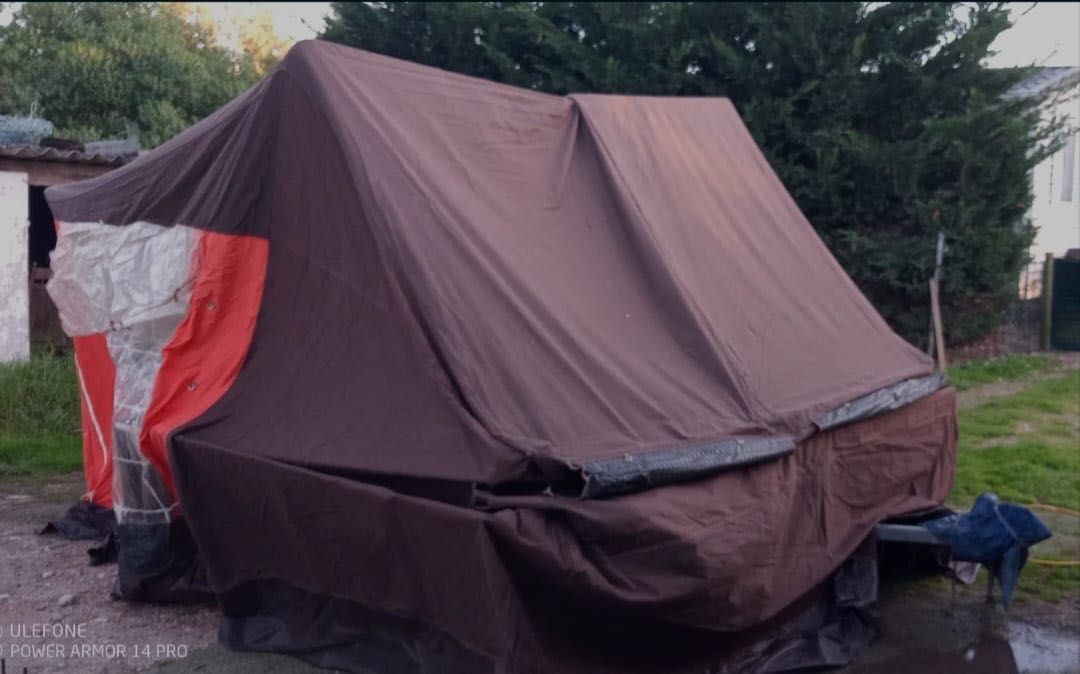 Vendo atrelado tenda