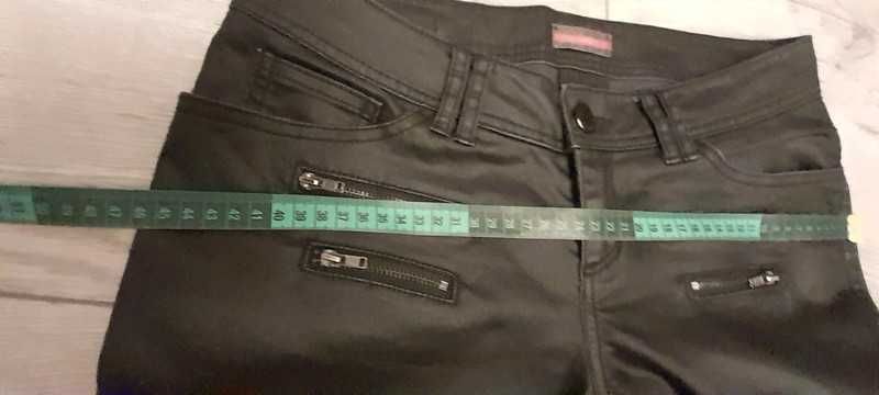 Woskowane spodnie damskie, niski stan .Clockhouse