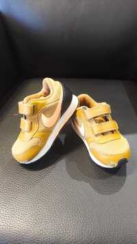 Buty Nike  rozmiar 22,5xm