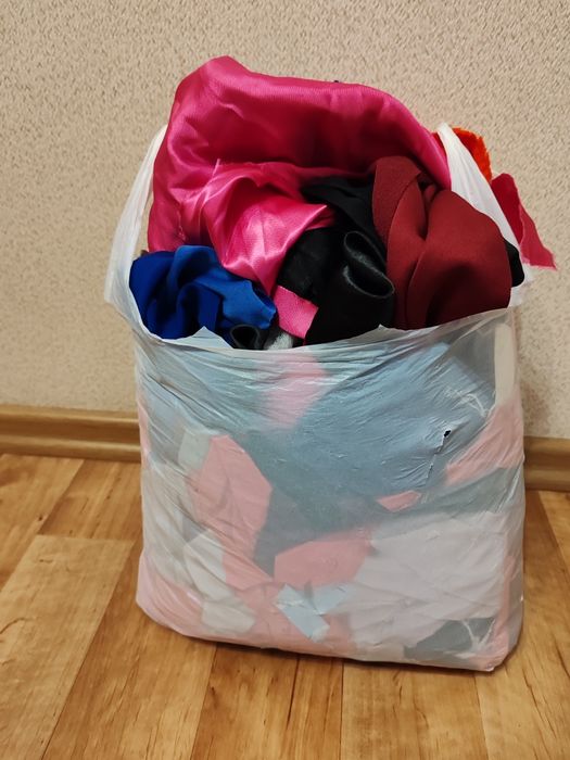 Пакет великий з лоскутками для рукоділля