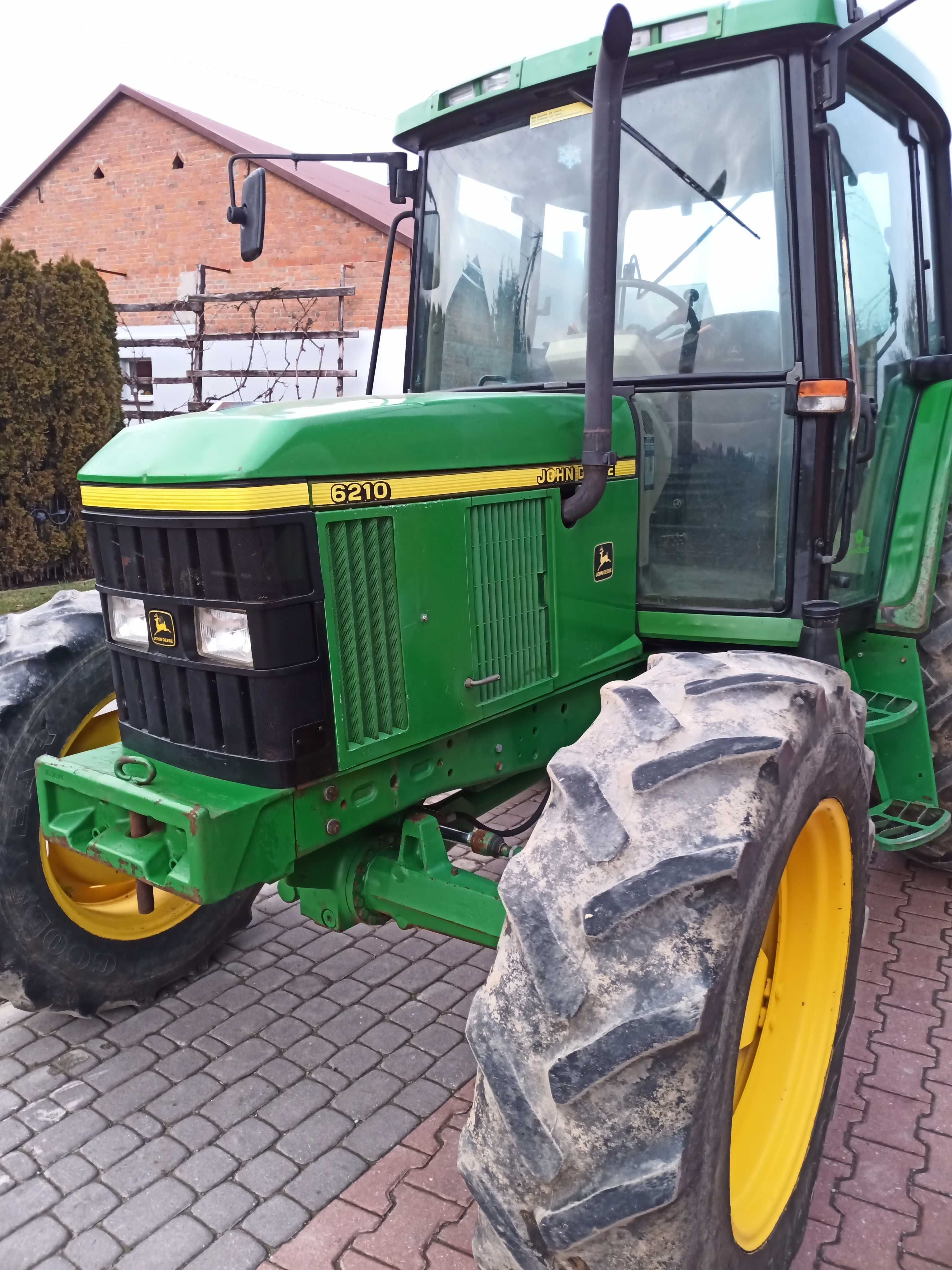 Ciągnik rolniczy John Deere 6210
