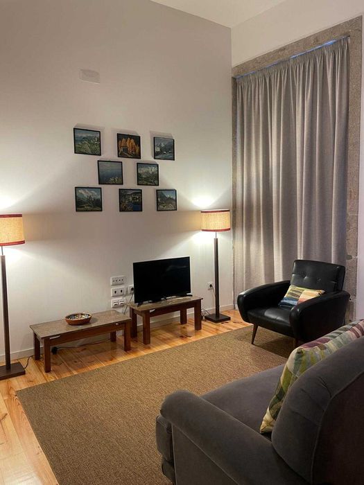 ALUGA-SE ESTÚDIO MEZANINO – PORTO – BAIXA