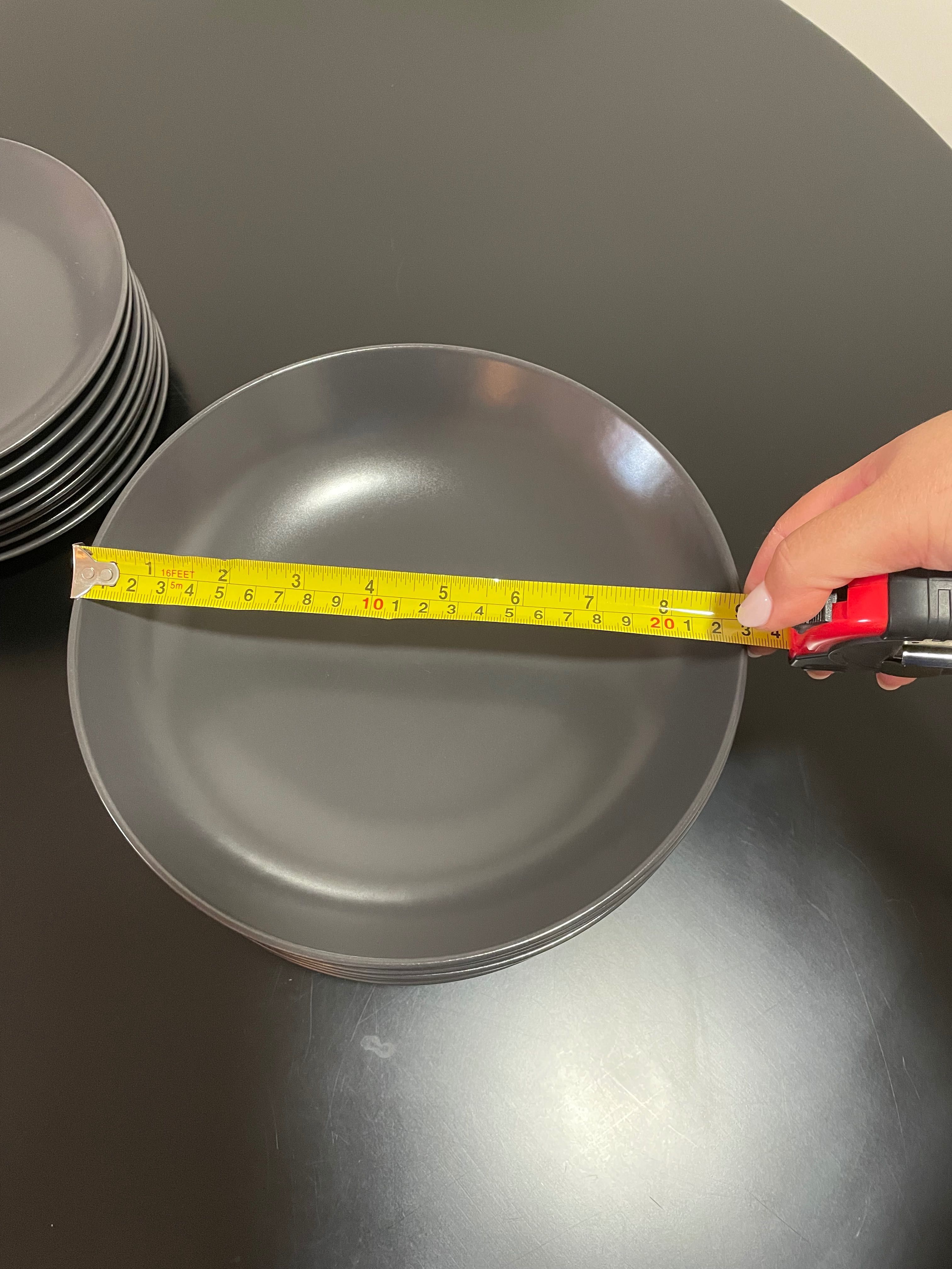 Pratos e tigelas Fargklar cinza mate 32 peças