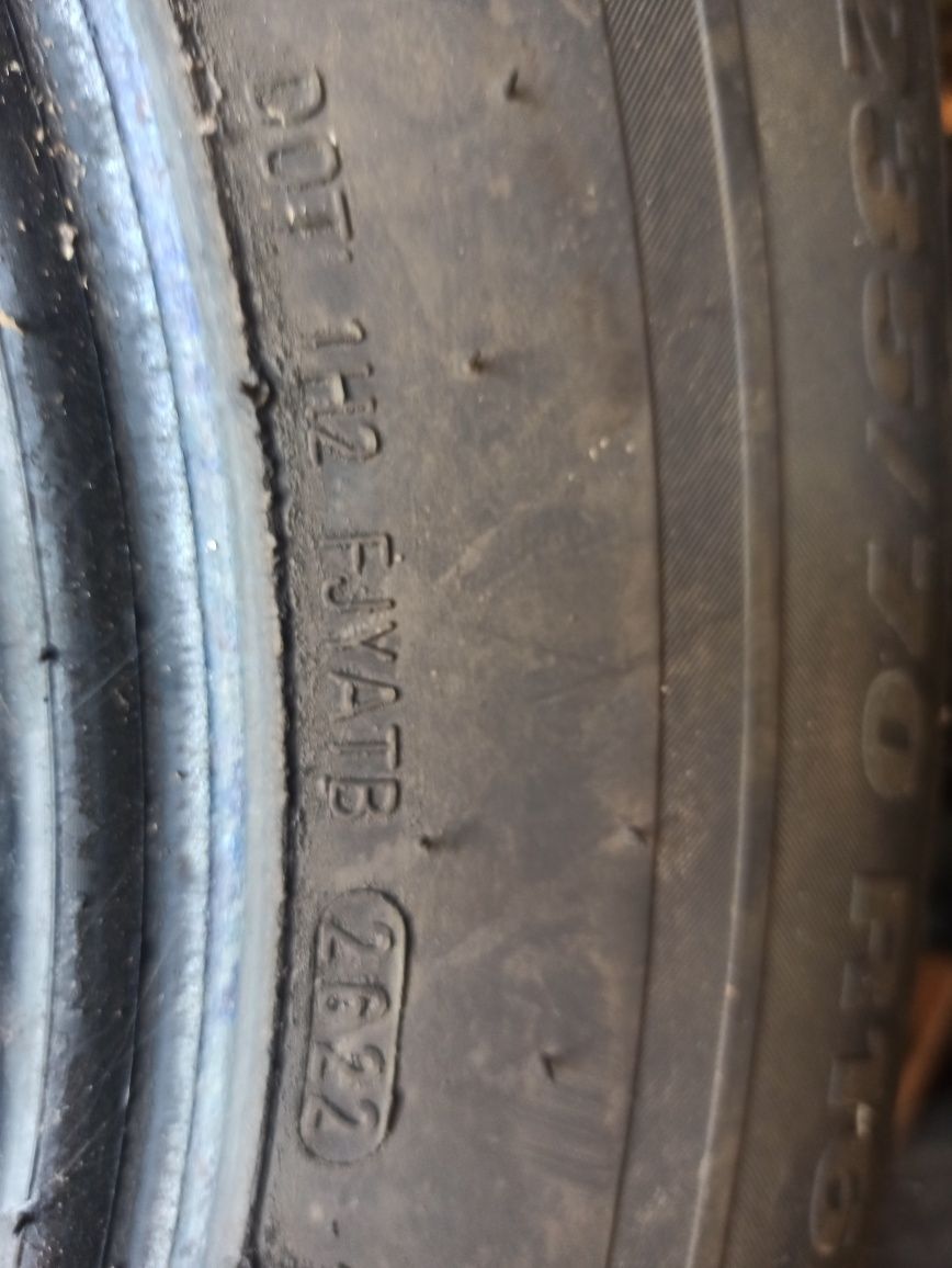 Продам комплект зимової гуми "KUMHO" 2022 р., відкатала 1 зиму. 12000