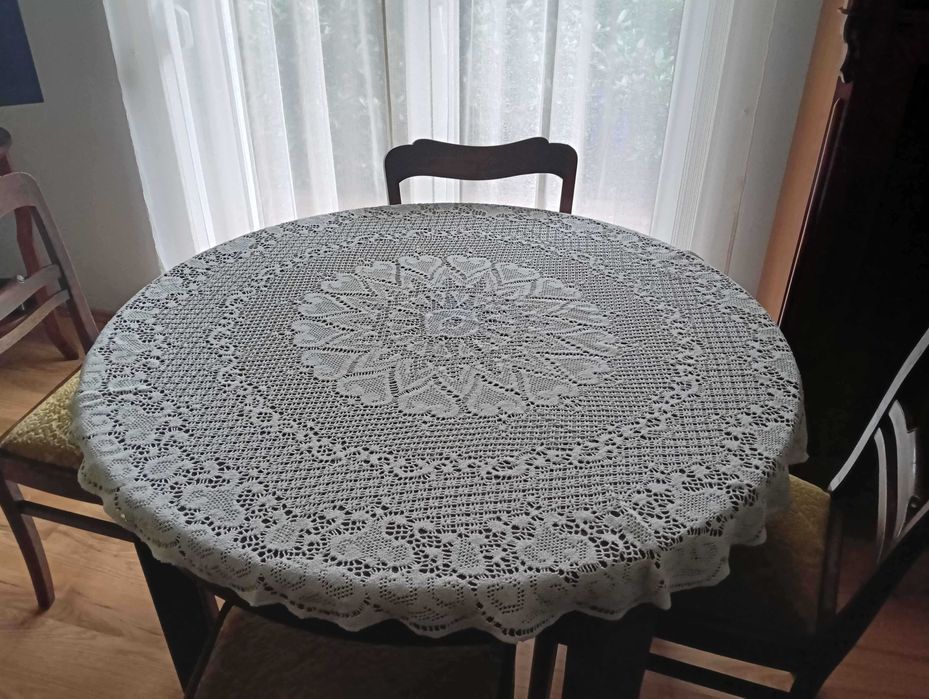 Obrus koronkowy bardzo dobry stan