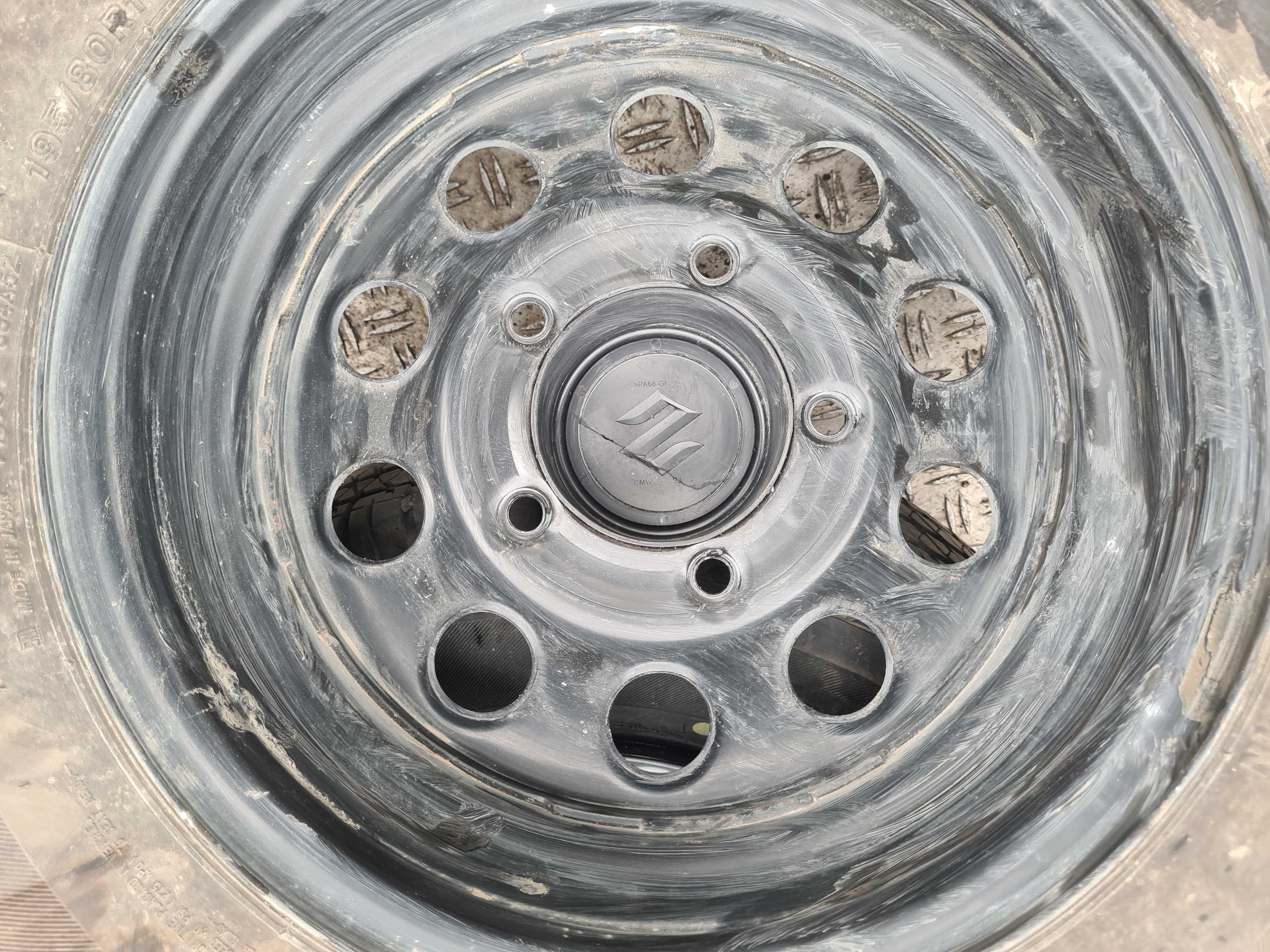 Suzuki Jimny IV 22 felga stalowa oryginał opona 195/80 R15 Bridgestone