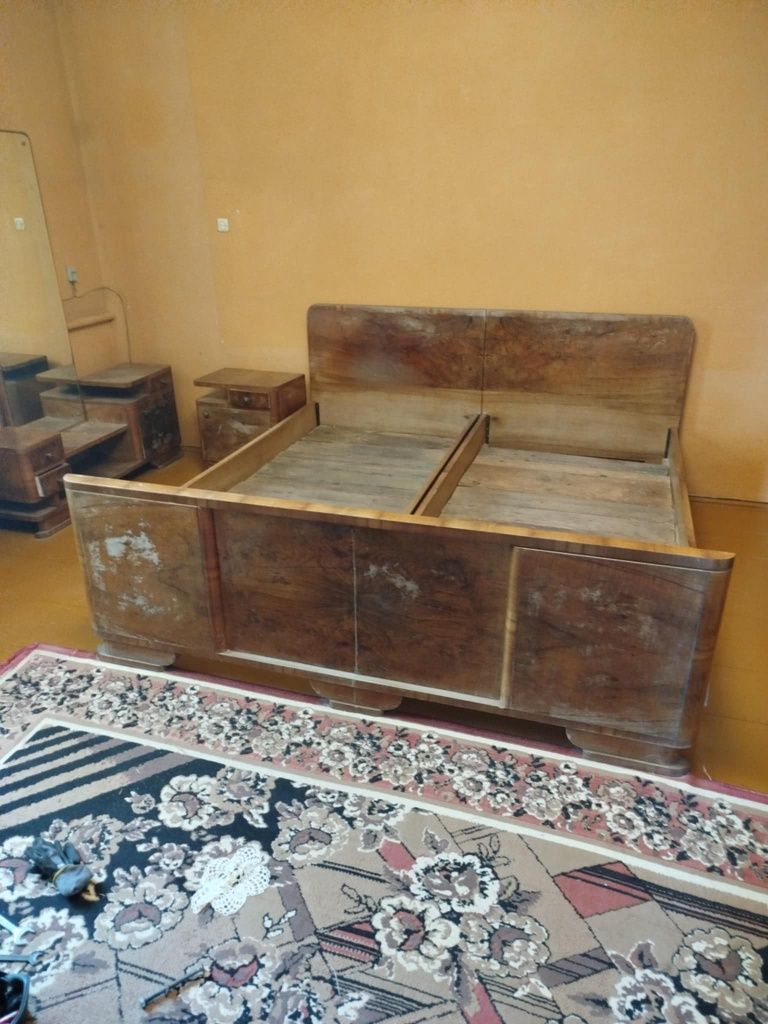 Zestaw starych mebliArt Deco  sypialnia łoże, szafa, toaletka z lustre