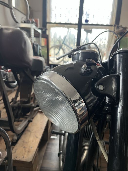 WSK 125 B3 Gil Bak Lelek Garbuska ramka lampy przod NOWA slask