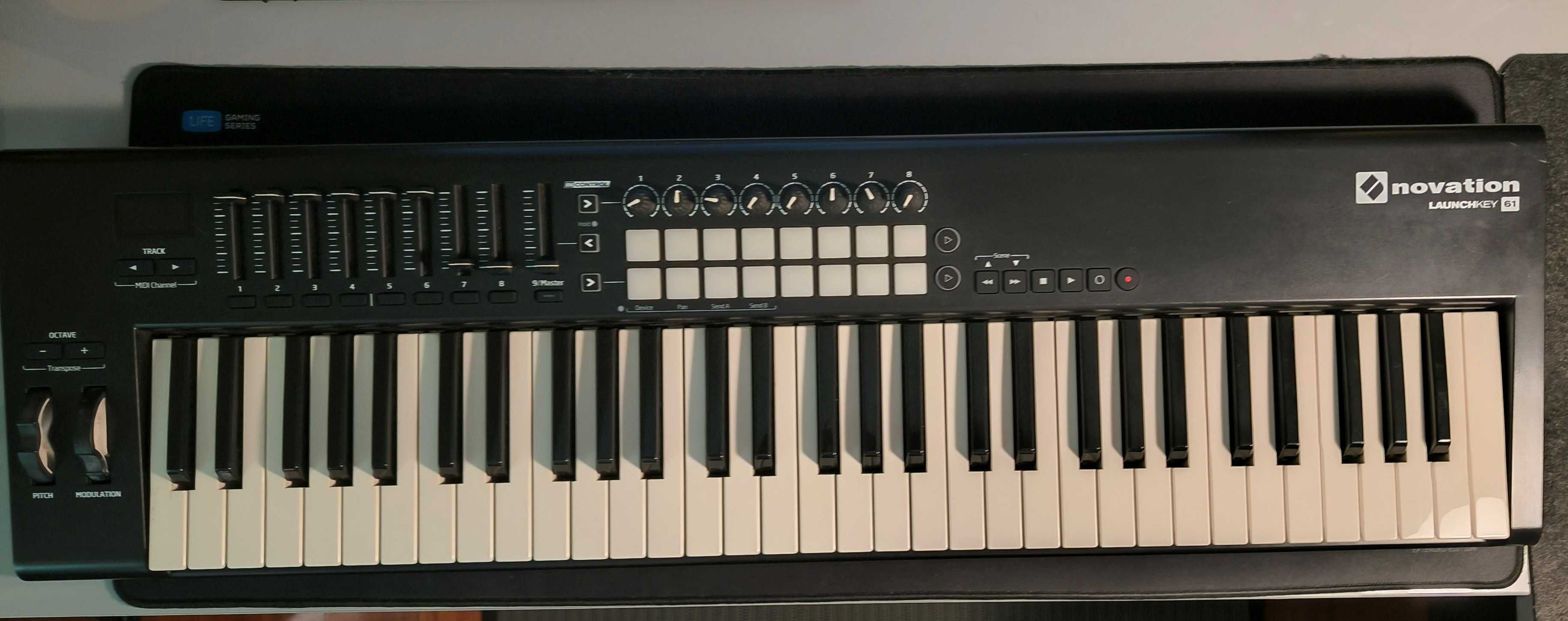 Novation LaunchKey 61 MK2 - Teclado Controlador MIDI