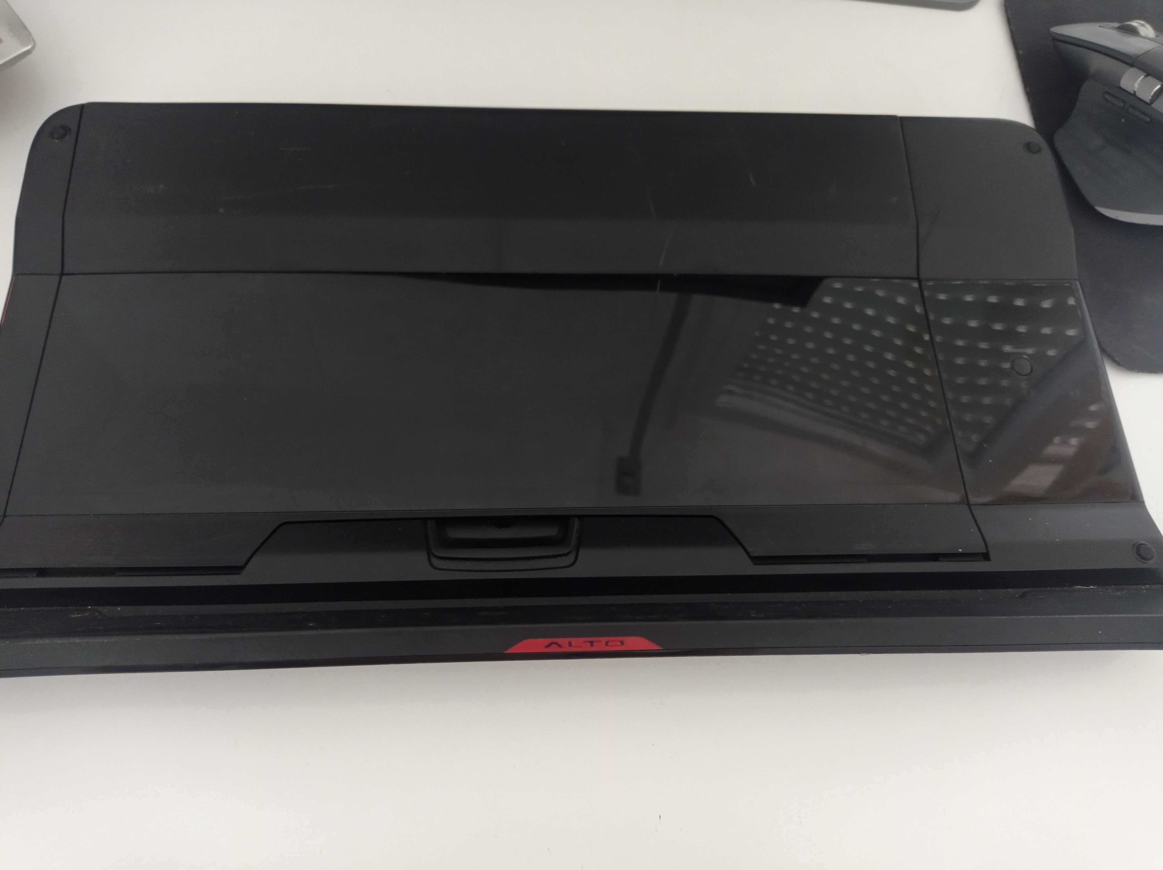 Logitech Alto (Suporte para portátil + Teclado)