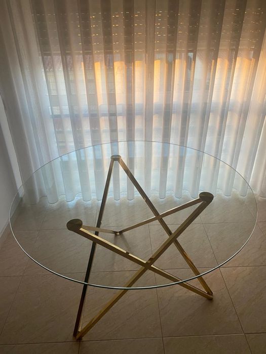 Mesa de jantar redonda vidro e metal dourado Octosólido