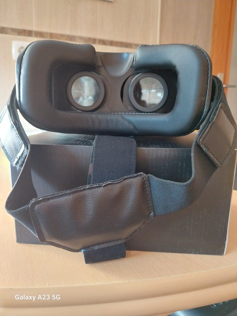 Virtual reality glasses