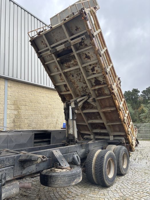 Scania 93H tribasculante