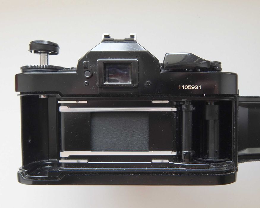 Фото камера Canon A-1 с объективом 50мм.