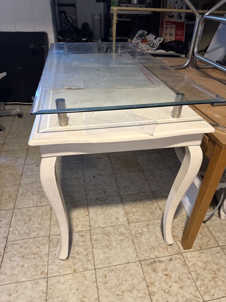 Mesa com tampo de vidro feita por encomenda