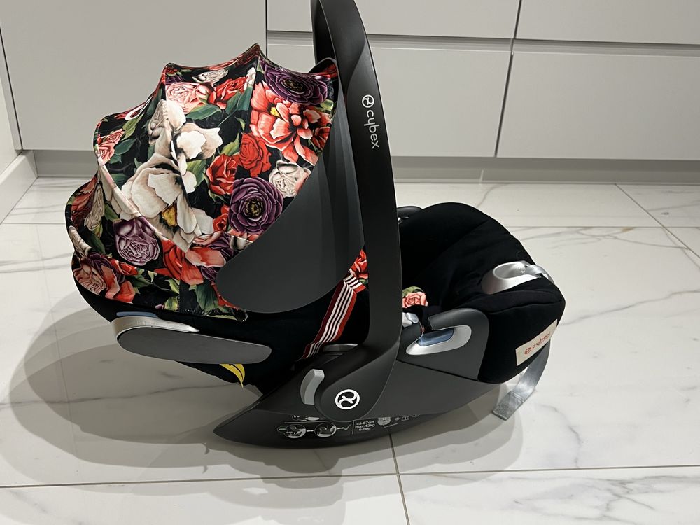 Cybex Cloud Z i-size - Spring Blossom Dark. Nosidełko dziecięce