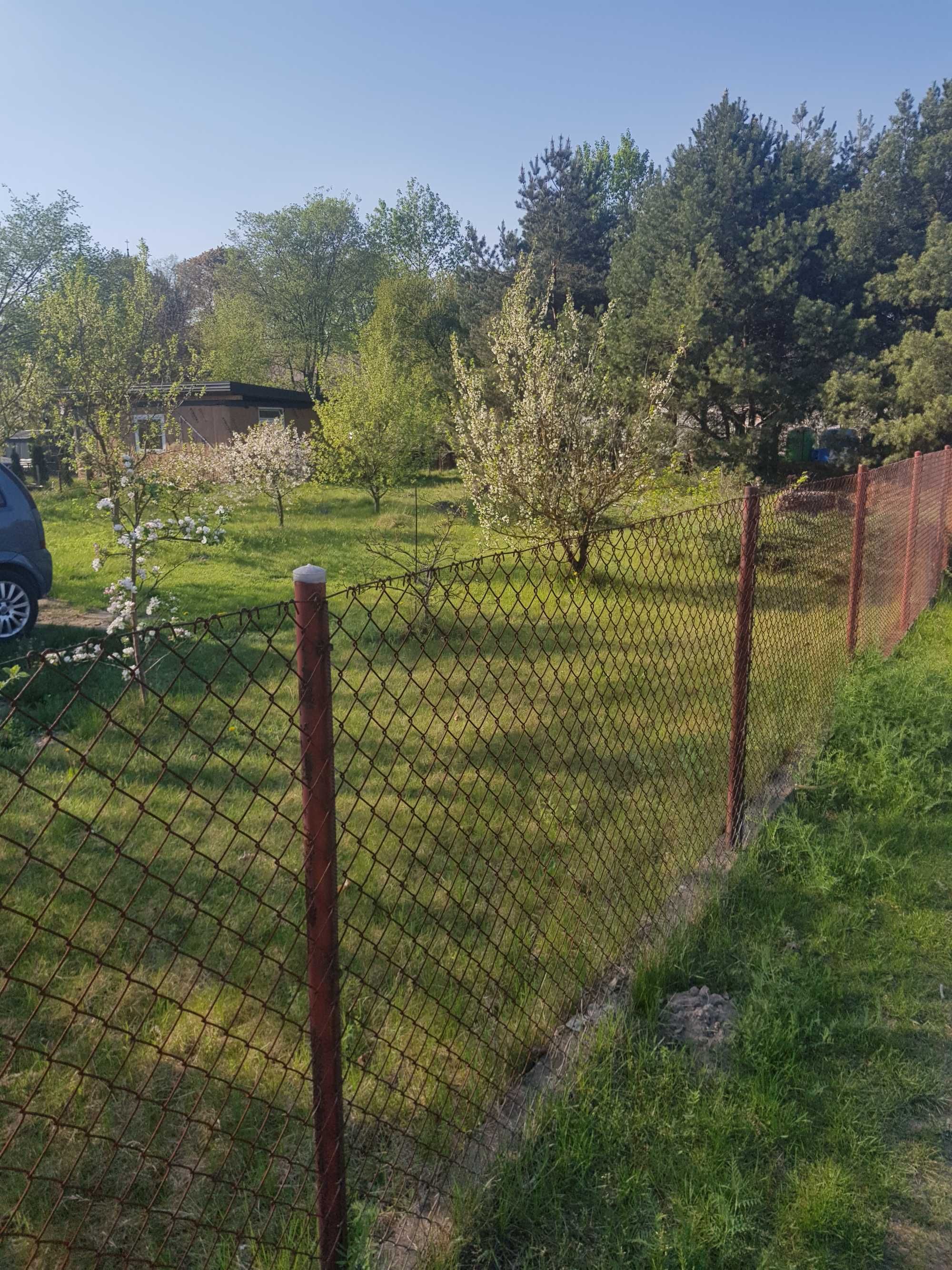 DZIALKI  R.O.D  jedna 400 m z domkiem i dwie polaczone 800 m