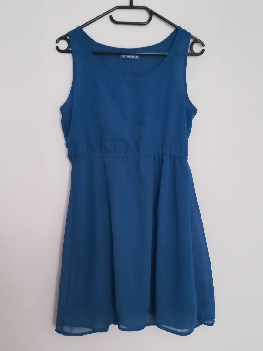 Niebieska sukienka