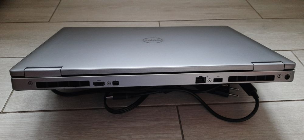 Dell 7740 IPS i7-9750h, 16-32 Gb, 512 SSD, RTX 3000 6 Gb