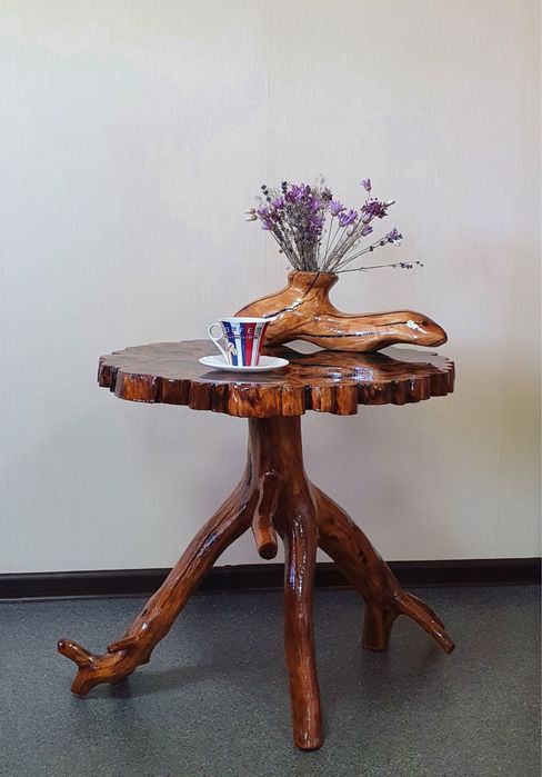 Кавовий стіл ручної роботи з дерева