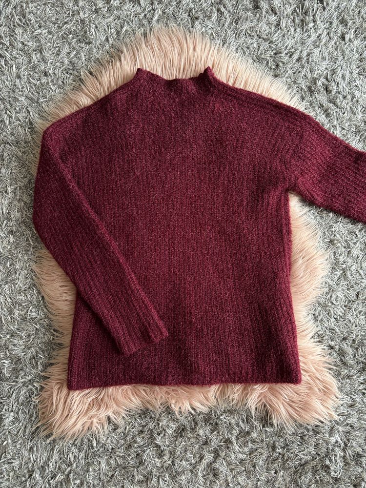Burgundowy damski sweterek