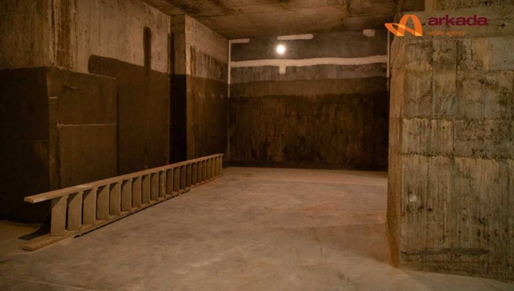 Просторе комерційне приміщення по вул. Євгена Коновальця